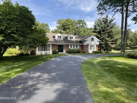 3244 Shakespeare Ln, Toledo, OH 43615
