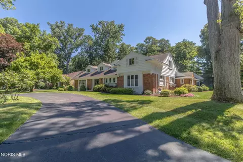 3244 Shakespeare Ln, Toledo, OH 43615