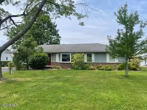 124 Oak Park Dr, Hicksville, OH 43526