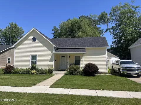 718 Park St, Napoleon, OH 43545