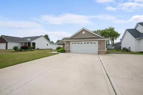 Exterior - 13 Cascade Ln, Delta, OH 43515 photo 4 of 9
