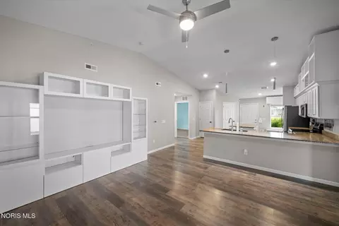 Living - 13 Cascade Ln, Delta, OH 43515 photo 2 of 3