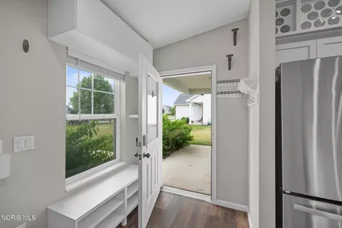 Entry Way - 13 Cascade Ln, Delta, OH 43515 photo 1 of 2
