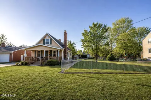 711 Sawyer Rd, Toledo, OH 43615
