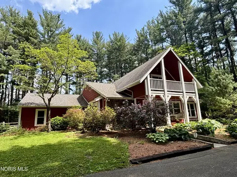 653 S Main St, Swanton, OH 43558