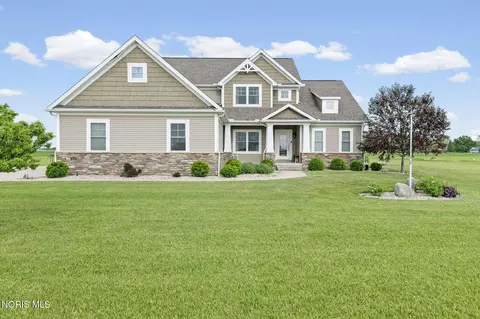 6137 Old Stone Trl, Curtice, OH 43412