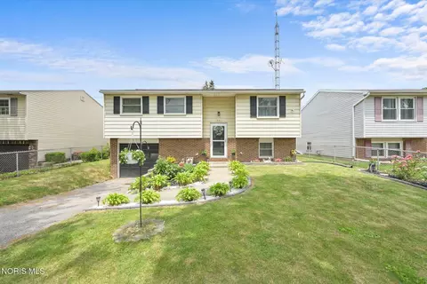 1951 Grimes Golden Dr, Toledo, OH 43611