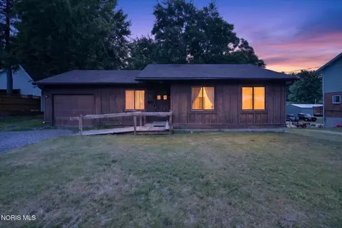 125 Harrison Ave, Swanton, OH 43558