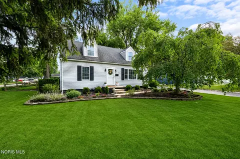 1121 Michigan Ave, Waterville, OH 43566
