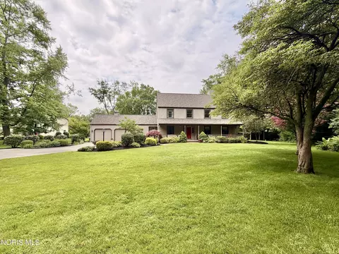 27 Ridge Dr, Fremont, OH 43420