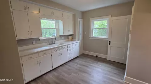 Entry Way - 321 N Cherry St, Bryan, OH 43506 photo 3 of 5
