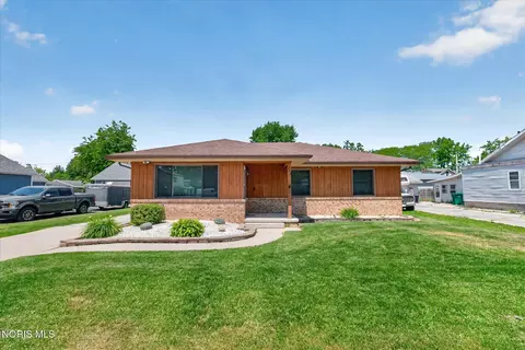 208 Rood St, Northwood, OH 43619