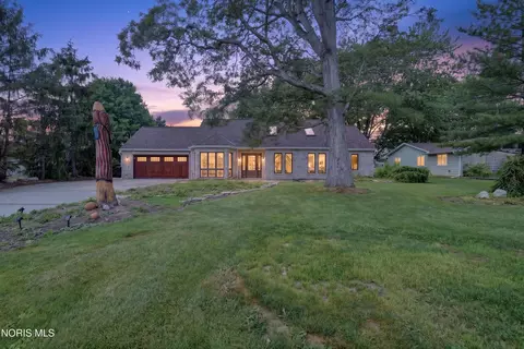 207 Lakeview Dr, Bryan, OH 43506