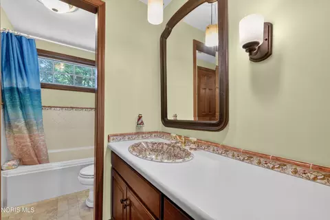 Bath - 207 Lakeview Dr, Bryan, OH 43506 photo 5 of 5