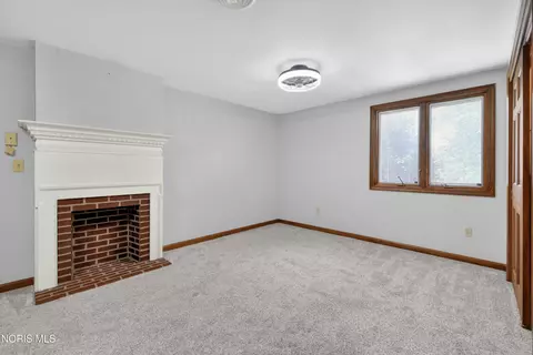Bedroom - 207 Lakeview Dr, Bryan, OH 43506 photo 3 of 7
