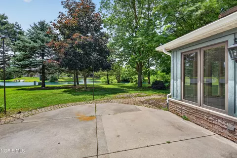 Exterior - 207 Lakeview Dr, Bryan, OH 43506 photo 5 of 9