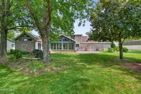 Exterior - 207 Lakeview Dr, Bryan, OH 43506 photo 7 of 9