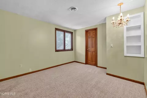 Bedroom - 207 Lakeview Dr, Bryan, OH 43506 photo 4 of 7