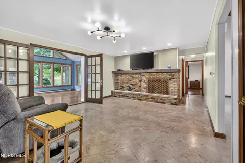 Living - 207 Lakeview Dr, Bryan, OH 43506 photo 2 of 3