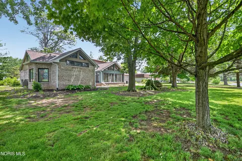 Exterior - 207 Lakeview Dr, Bryan, OH 43506 photo 6 of 9