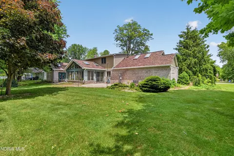 Exterior - 207 Lakeview Dr, Bryan, OH 43506 photo 8 of 9