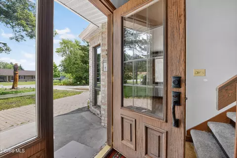 Entry Way - 207 Lakeview Dr, Bryan, OH 43506 photo 2 of 2