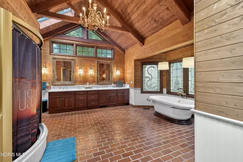 Bath - 207 Lakeview Dr, Bryan, OH 43506 photo 1 of 5