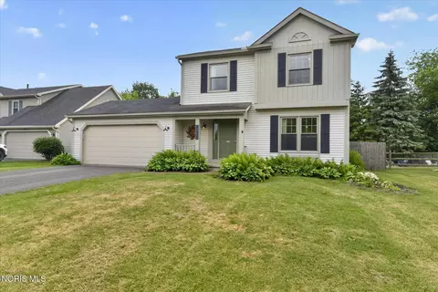 1060 Little Creek Dr, Perrysburg, OH 43551