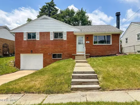 358 Crestway Dr, Oregon, OH 43616