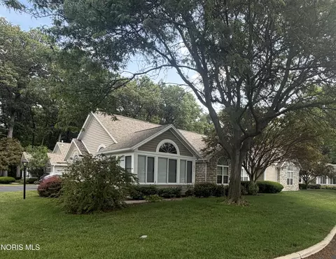 2354 Whispering Pines Dr, Toledo, OH 43617