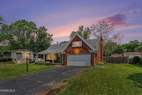 2229 Midlawn Dr, Toledo, OH 43614