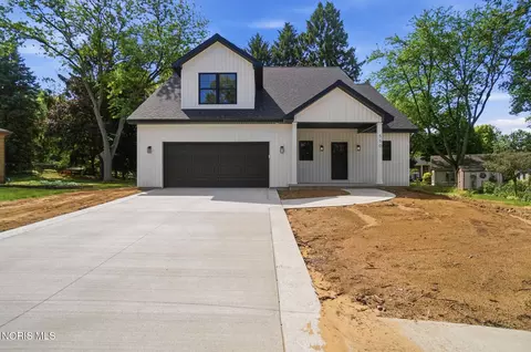 550 Monroe Ct, Bowling Green, OH 43402