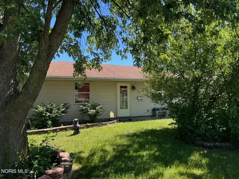 607 Olive Dr, Bryan, OH 43506