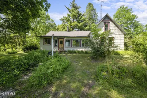 1464 Berkey Rd, Swanton, OH 43558