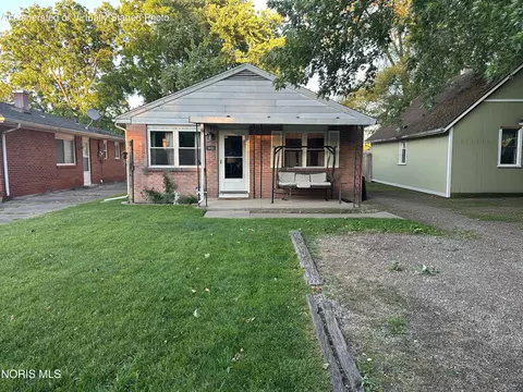 5862 Curson Dr, Toledo, OH 43612