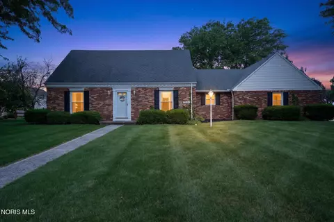 1524 Red Bud Dr, Northwood, OH 43619
