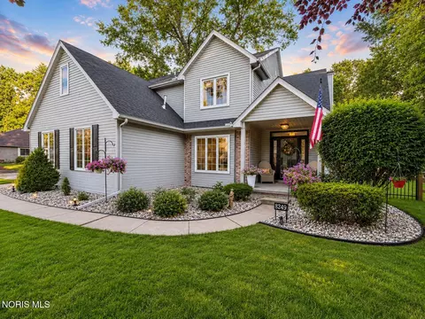 8249 Hidden Forest Dr, Holland, OH 43528
