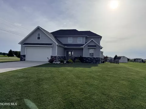402 Castle Cv, Genoa, OH 43430