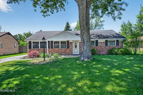 608 Diana Dr, Holland, OH 43528