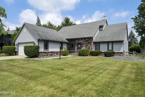 7030 Hollywyck Rd, Maumee, OH 43537