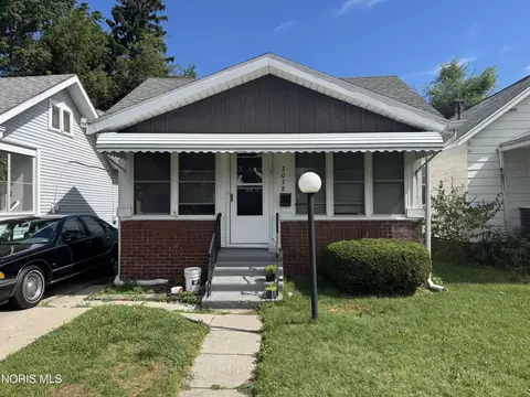 2038 Fairfax Rd, Toledo, OH 43613