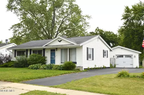 2219 Greenacre Dr, Findlay, OH 45840