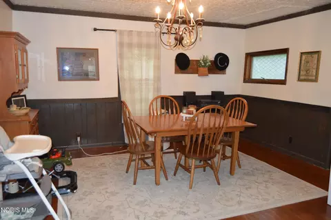 Dining - 334 E Patterson St, Dunkirk, OH 45836 photo 1 of 2