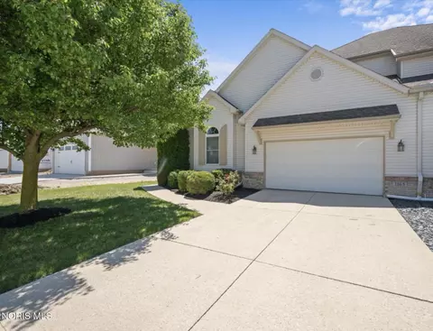 1163 Meadowlark Ln, Bowling Green, OH 43402