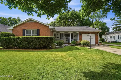 220 W 5th St, Perrysburg, OH 43551