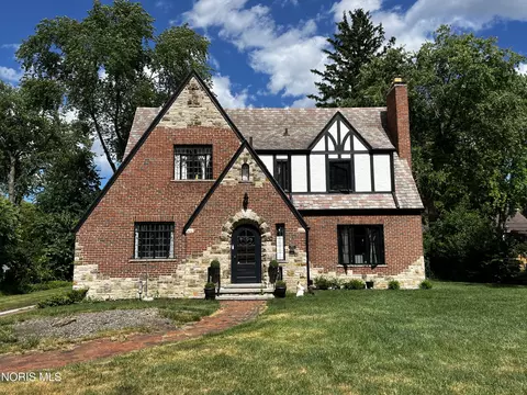 2718 Barrington Dr, Toledo, OH 43606