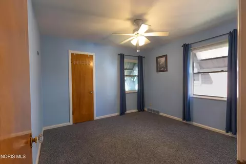 Bedroom - 2425 River Rd, Maumee, OH 43537 photo 2 of 3