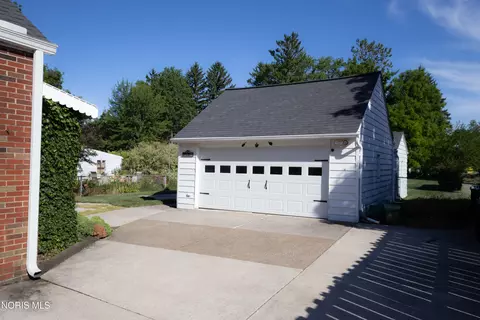 Exterior - 2425 River Rd, Maumee, OH 43537 photo 8 of 8
