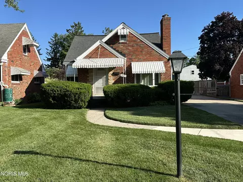 2425 River Rd, Maumee, OH 43537