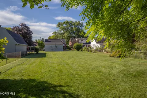 Exterior - 2425 River Rd, Maumee, OH 43537 photo 6 of 8